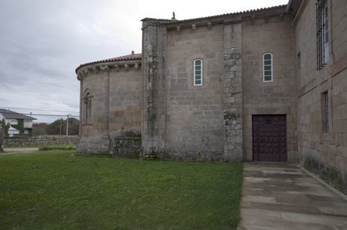 Vista lateral de la iglesia de Ferreira do Panton